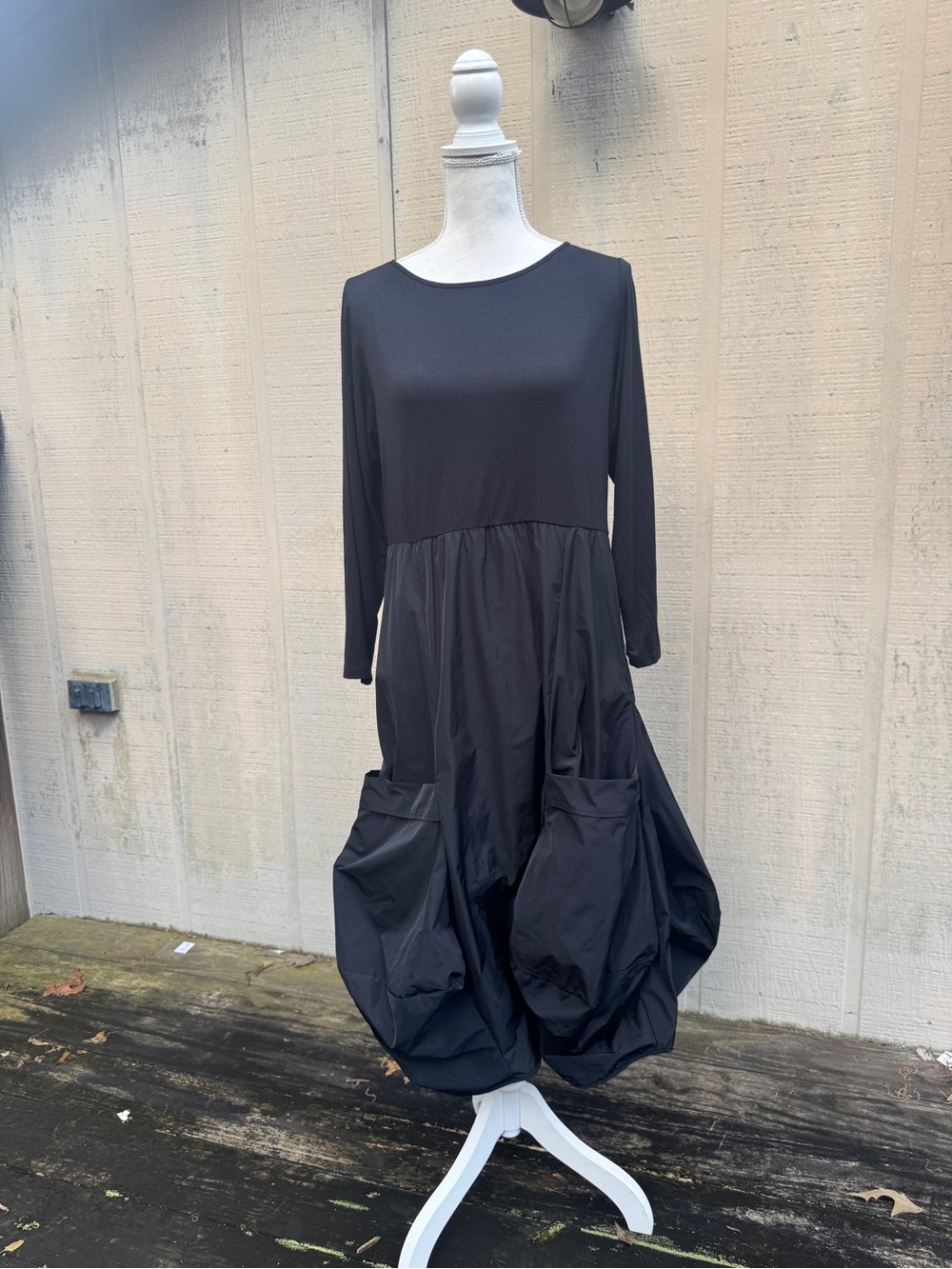 Sun Kim Lagenlook Black Balloon-Hem Midi Dress with Pockets